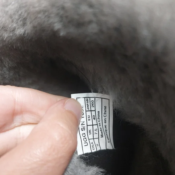 Fur trimmed UGG boots - Picture 3 of 5